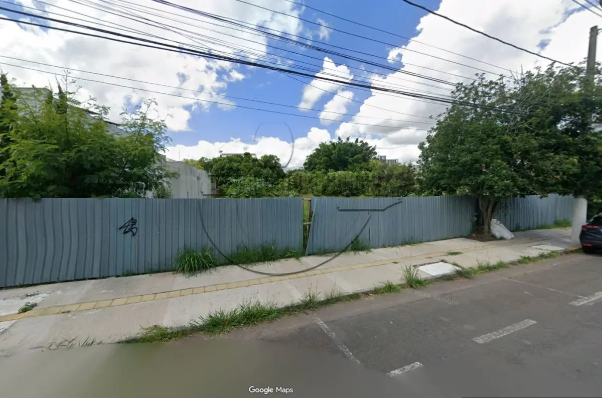 LOTE 003 - **(GRAVATAÍ/RS) Terreno c/ aprox. 2.100,00m², no Bairro Centro