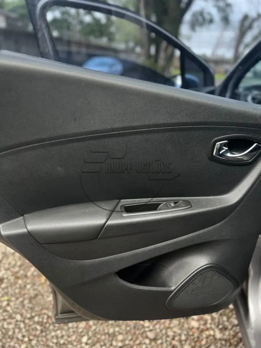 LOTE 001 - Um veículo RENAULT/CAPTUR 16 BOSE, ano/mod 2020/2021