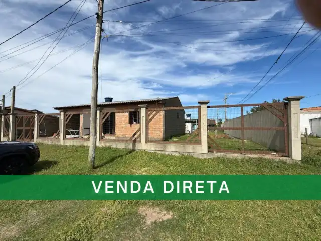 VENDA DIRETA - UMA CASA DE ALVENARIA NA PRAIA DE CIDREIRA/RS