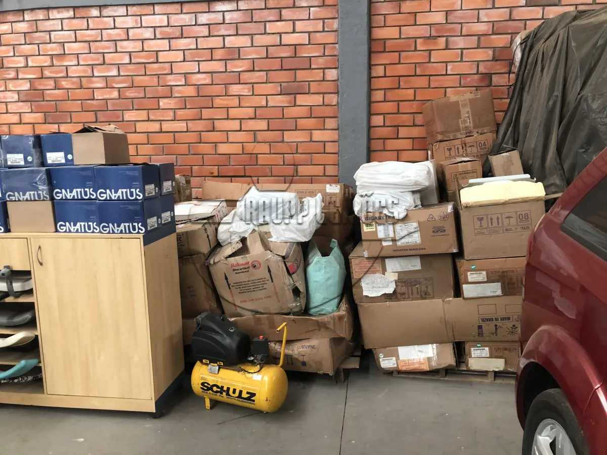 LOTE 032 - Diversos equipamentos próprios para ortodontia