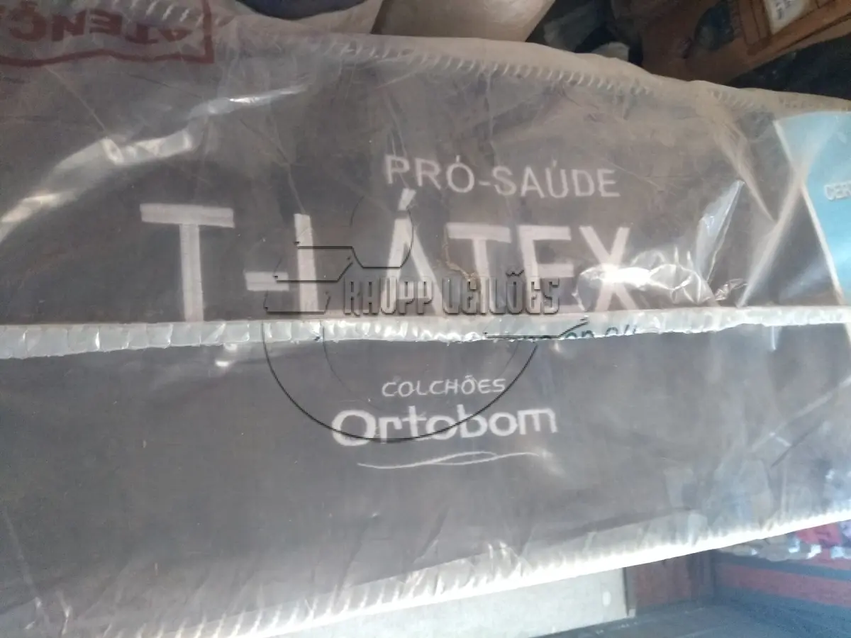 LOTE 031 - Um colchão da marca T-Látex