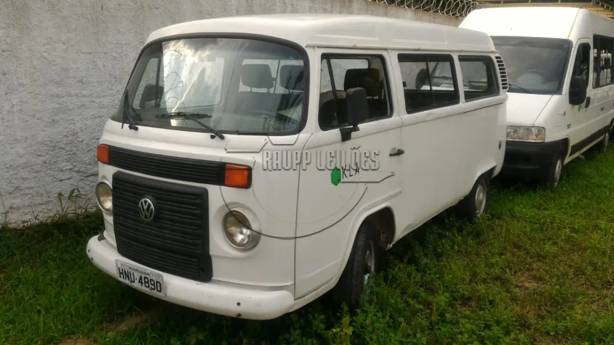 LOTE 008 - Um veículo VW/KOMBI