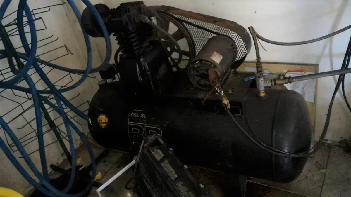 LOTE 007 - Lavadora - Compressor - 02 aspiradores