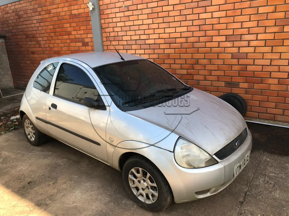 LOTE 023 - Um veículo Ford/KA GL