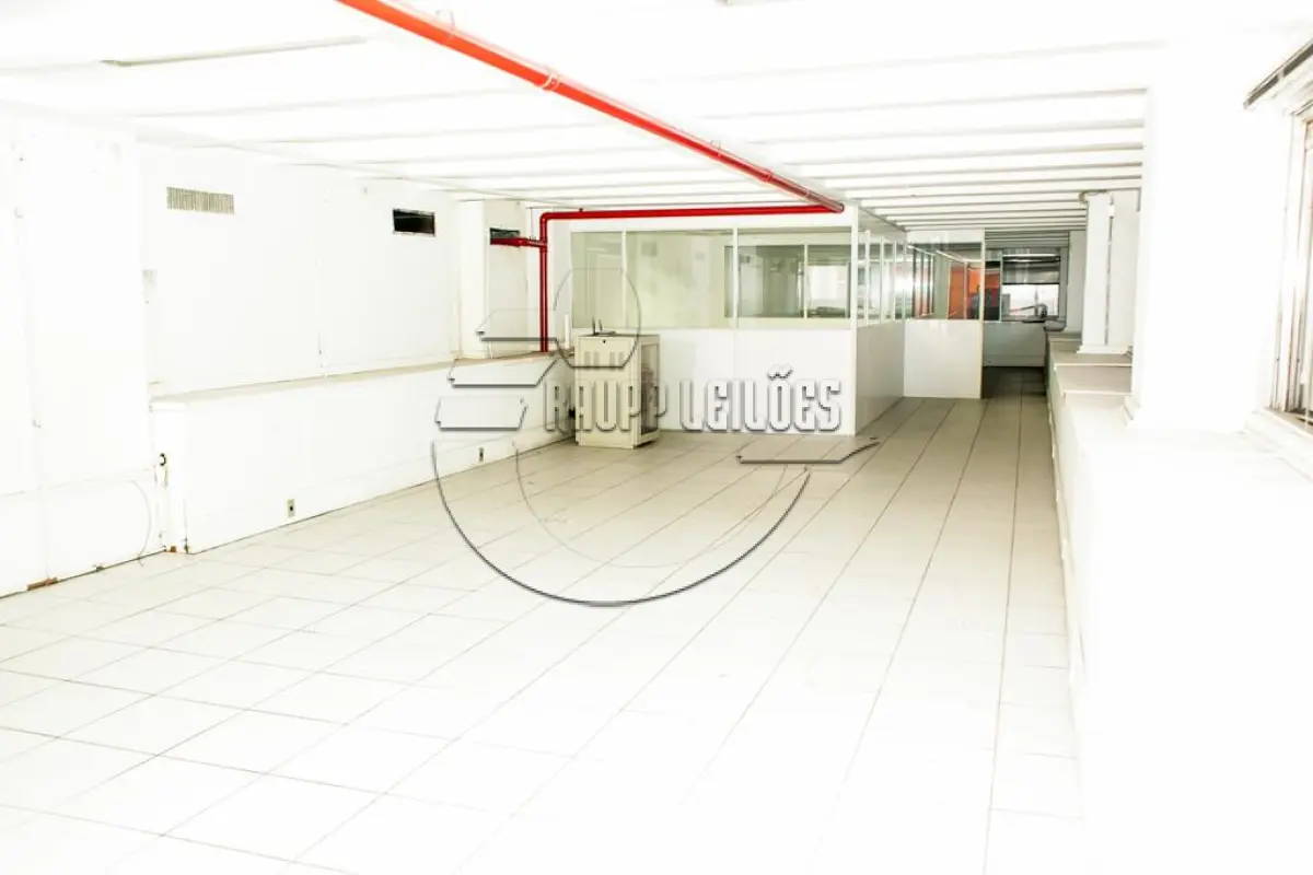 LOTE 001 - Edifício APLUB PAROBÉ – Porto Alegre/RS - composto de 01 loja, 15 conjuntos e diversos bens móveis
