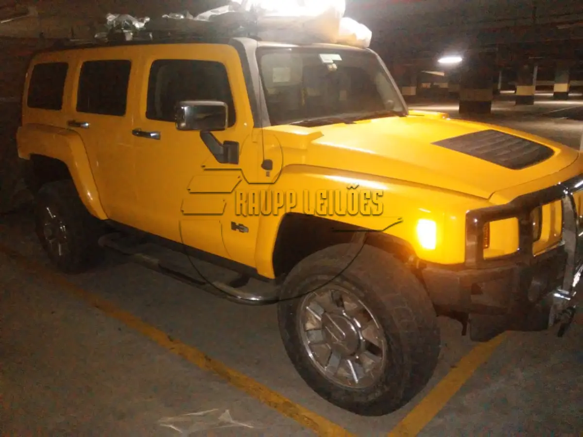 LOTE 002 - Um jipe, utilitário, importado, marca GMC, modelo Hummer H3