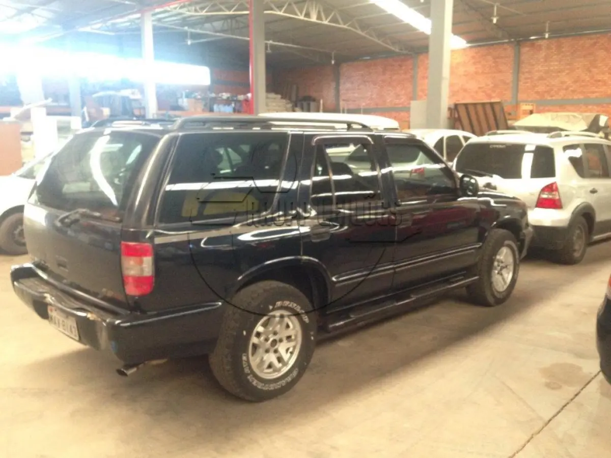 LOTE 015 - Um veículo, marca GM, modelo Blazer