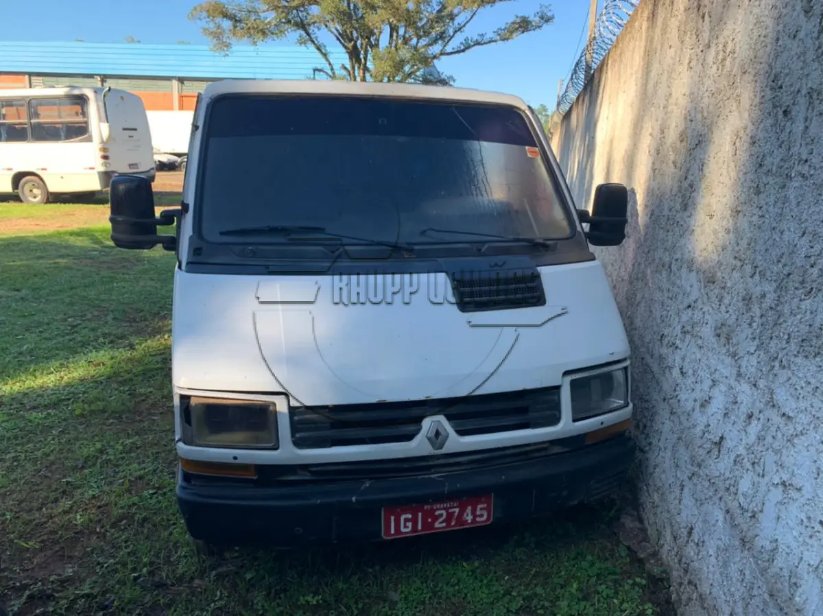 LOTE 005 - Um veículo caminhonete furgão Renault Trafic FCC - 2º LEILÃO TRABALHISTA