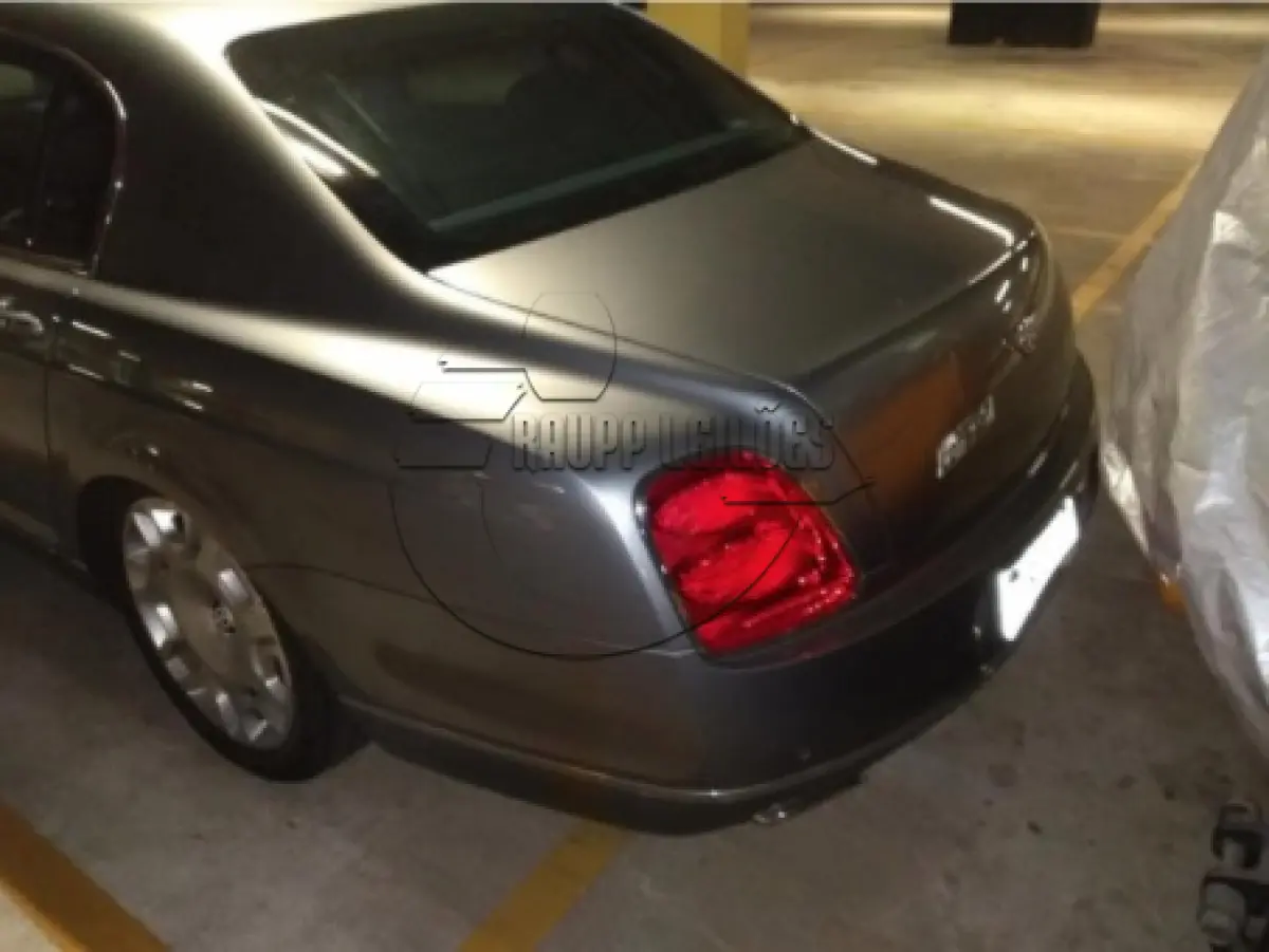 LOTE 001 - Um automóvel, importado, marca Bentley, modelo Continental FS