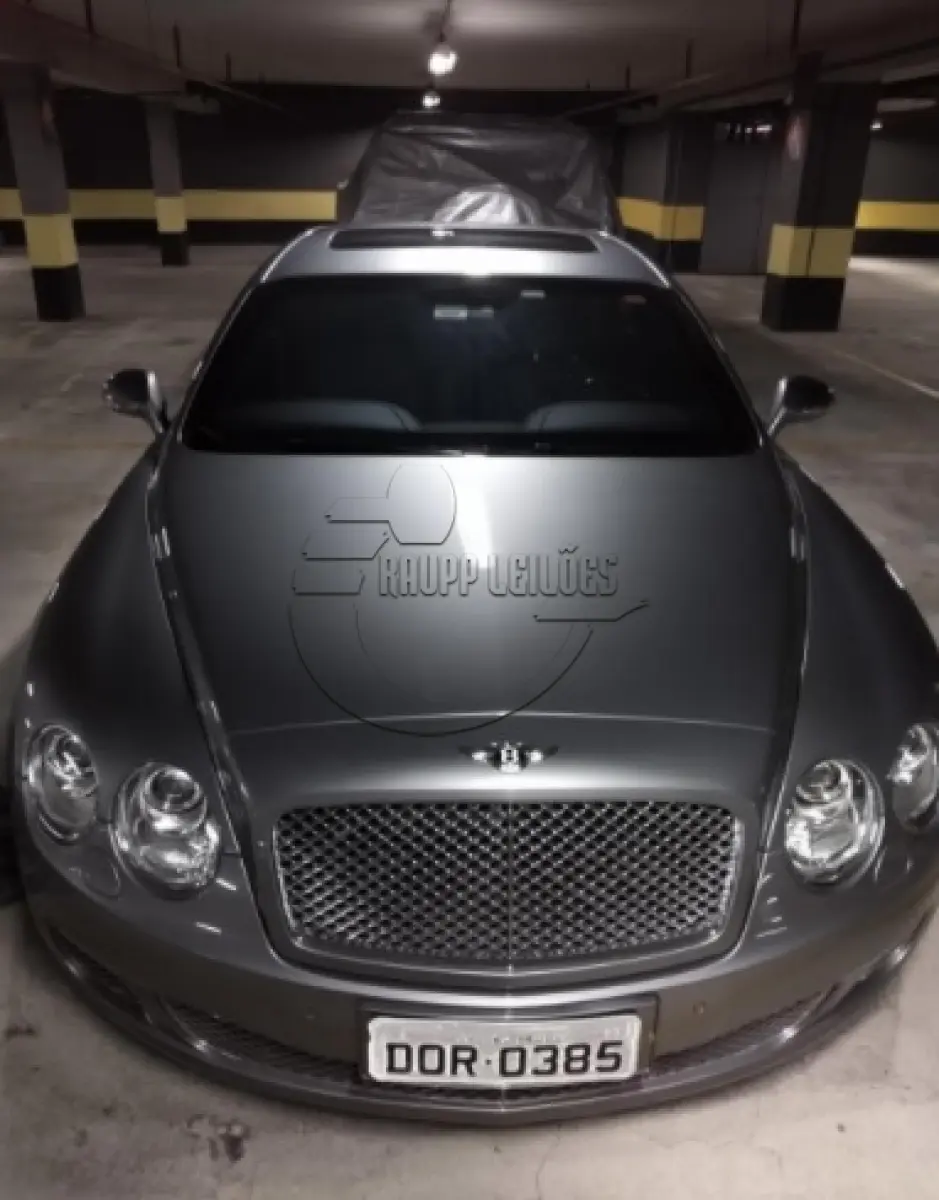 LOTE 001 - Um automóvel, importado, marca Bentley, modelo Continental FS
