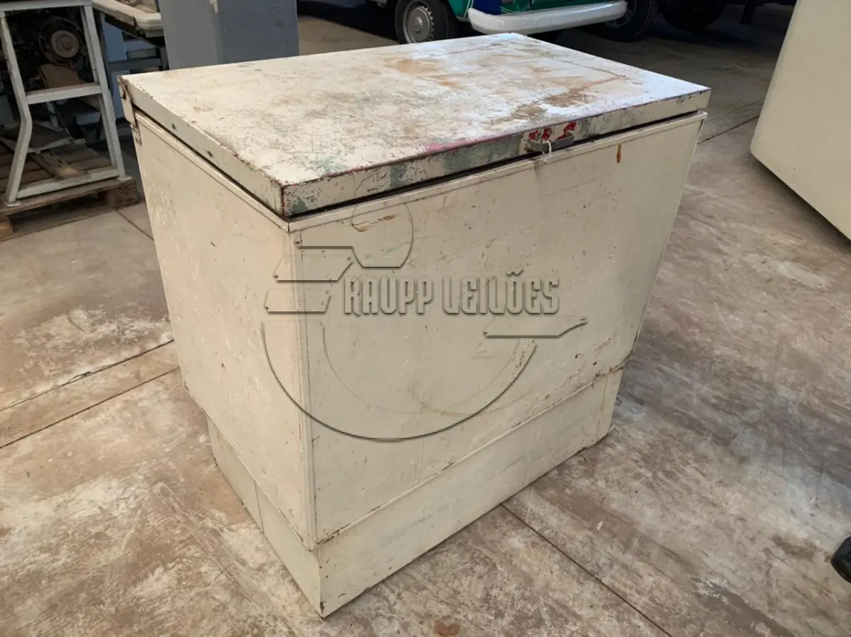 LOTE 022 - Um freezer horizontal