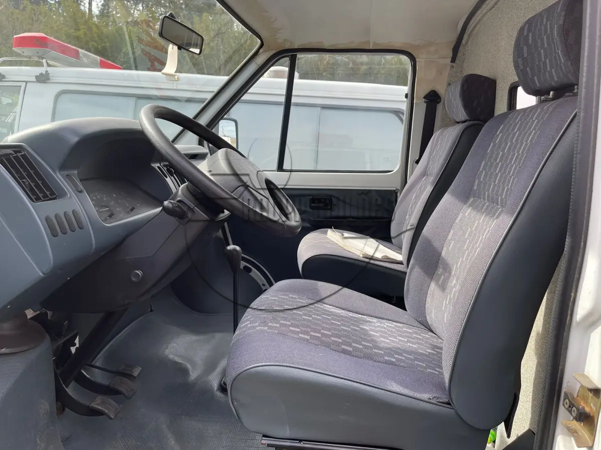 LOTE 004 - Uma camioneta IMP/GM Space ambulância