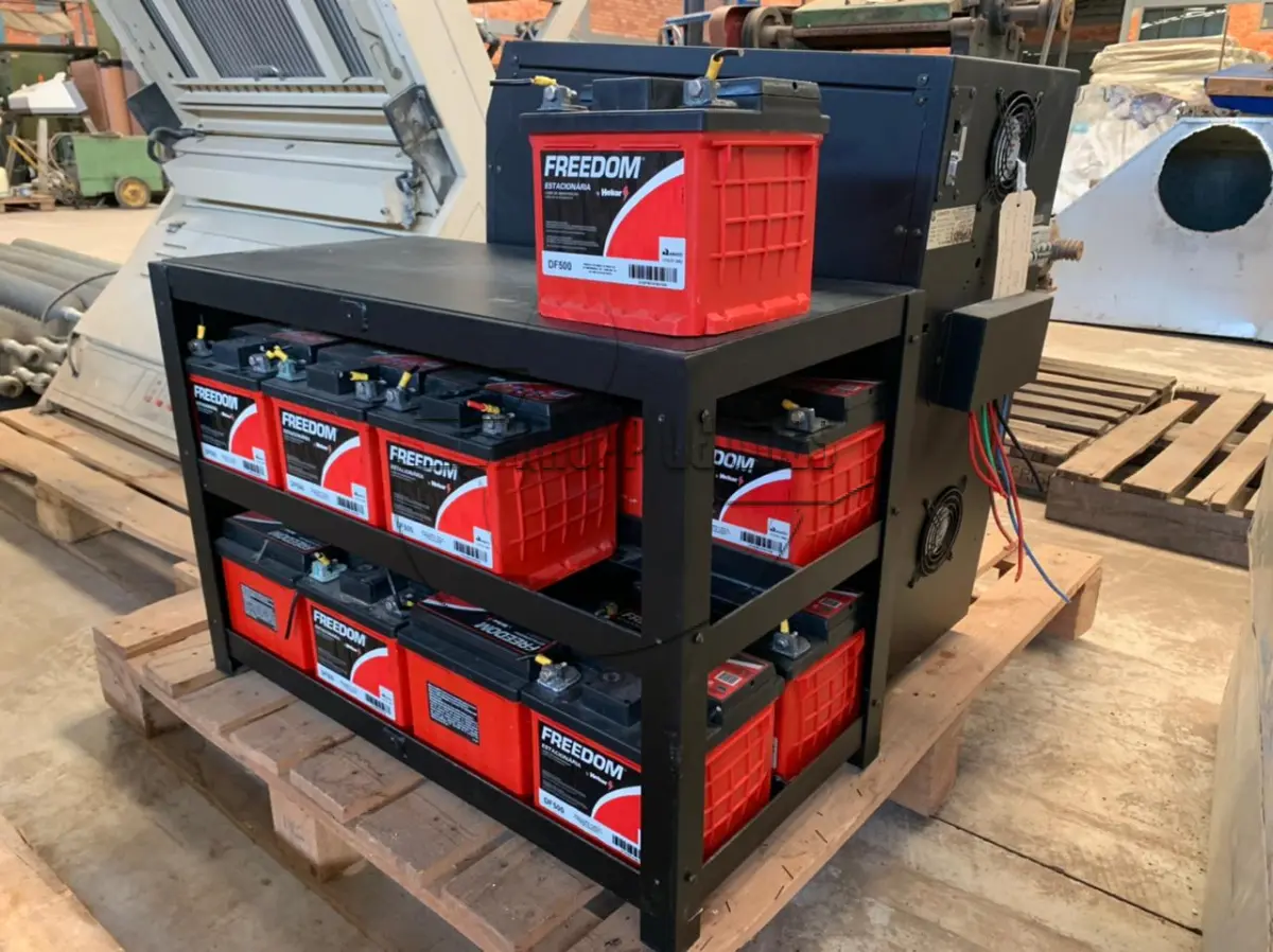 LOTE 021 - Um nobreak marca Logmaster