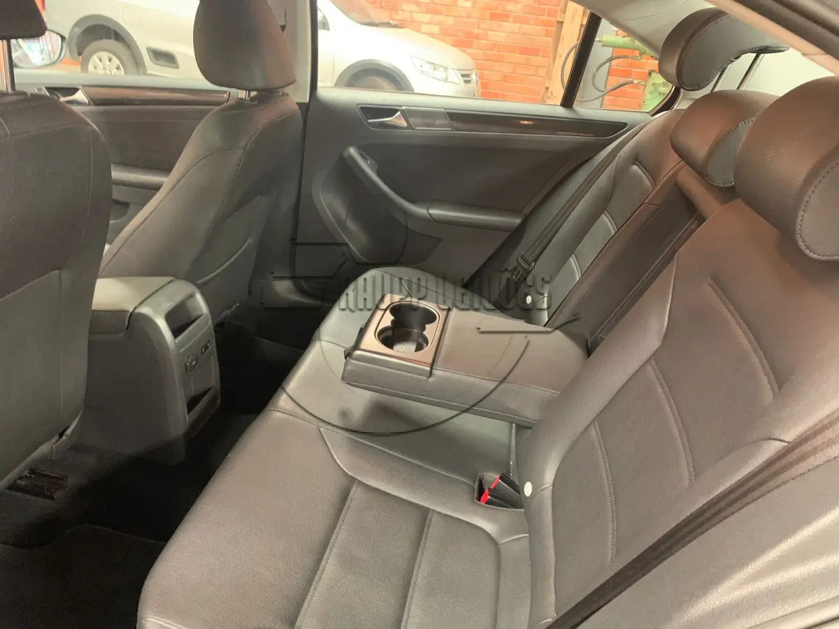 LOTE 022 - Um veículo marca I/VW JETTA 2.0