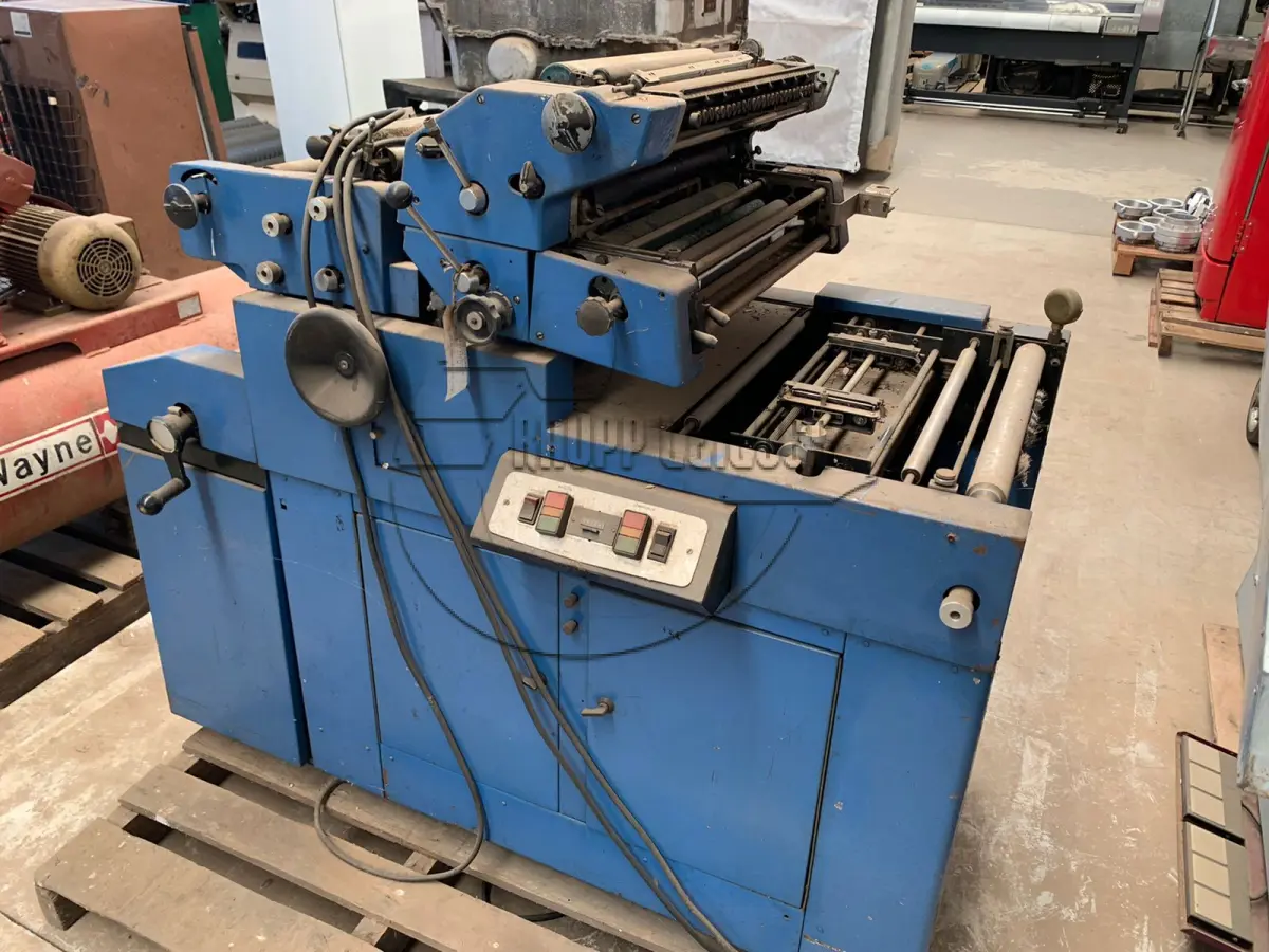 LOTE 021 - Uma máquina impressora flexográfica