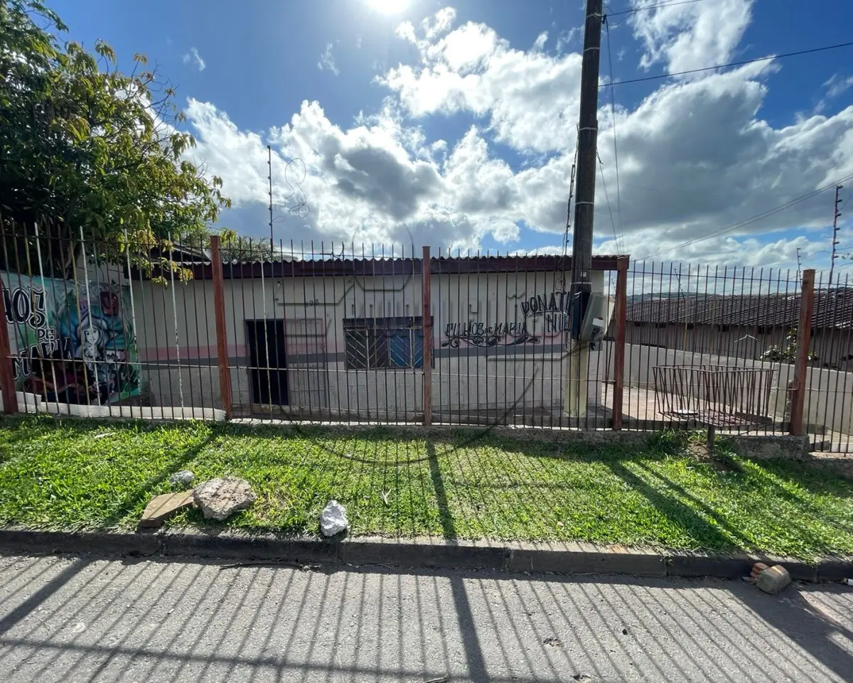 LOTE 001 - Um terreno de 377,00m², c/ benfeitorias, em Porto Alegre/RS - Bairro Lomba do Pinheiro