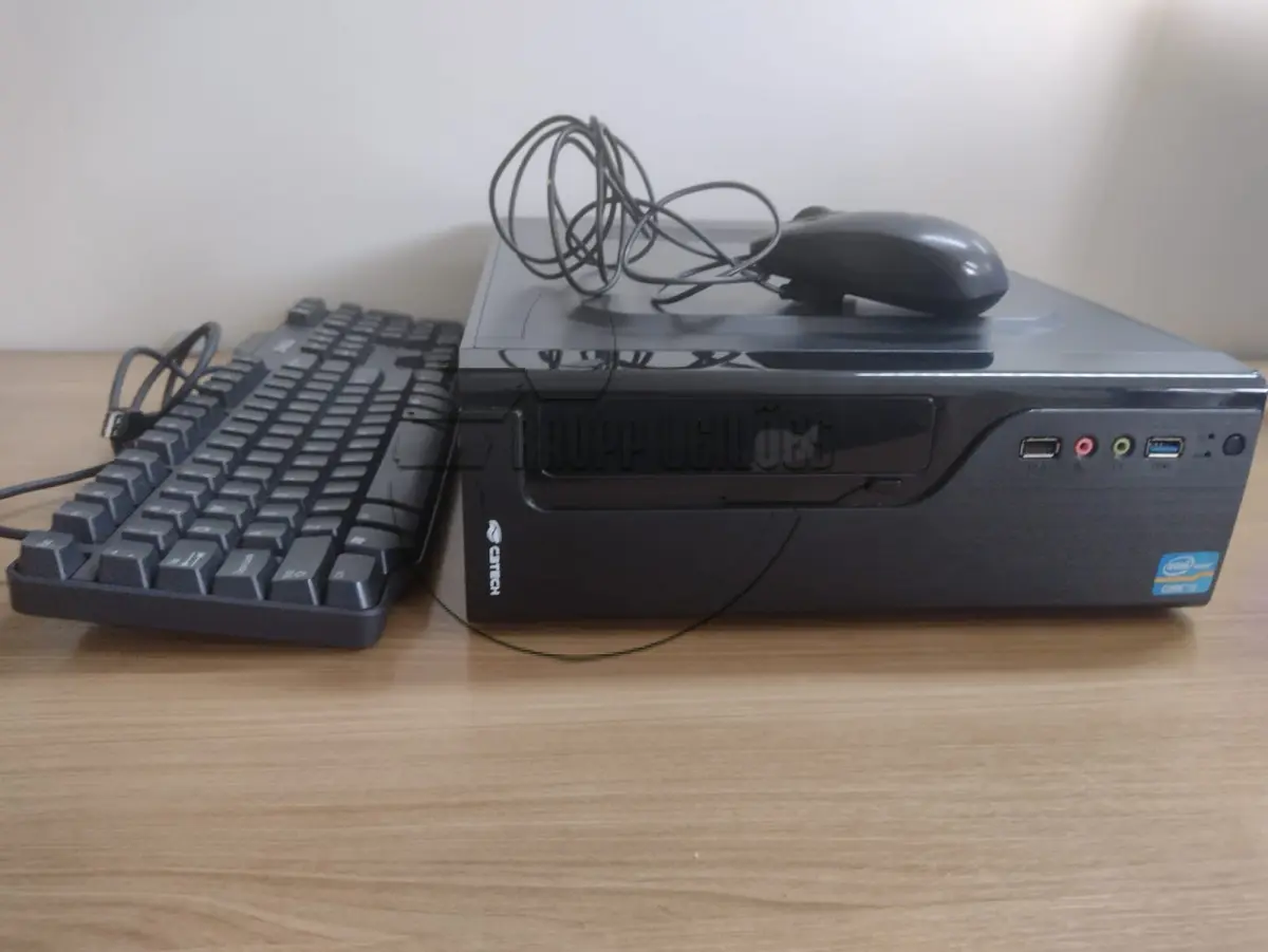 LOTE 035 - 01 (um) computador