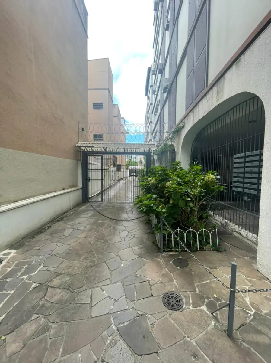 LOTE 003 - (PORTO ALEGRE/RS) A nua propriedade sobre o apartamento n° 502, com 115,0915 m², do Edifício Arco do Triunfo na Av. Protásio Alves - Bairro Petrópolis (02º LEILÃO TRABALHISTA)