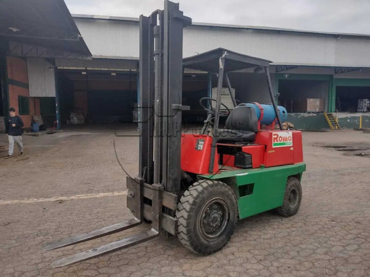 LOTE 008 - 02ª DATA | Uma empilhadeira 50S, Clark, 5000Kg motor GM GV