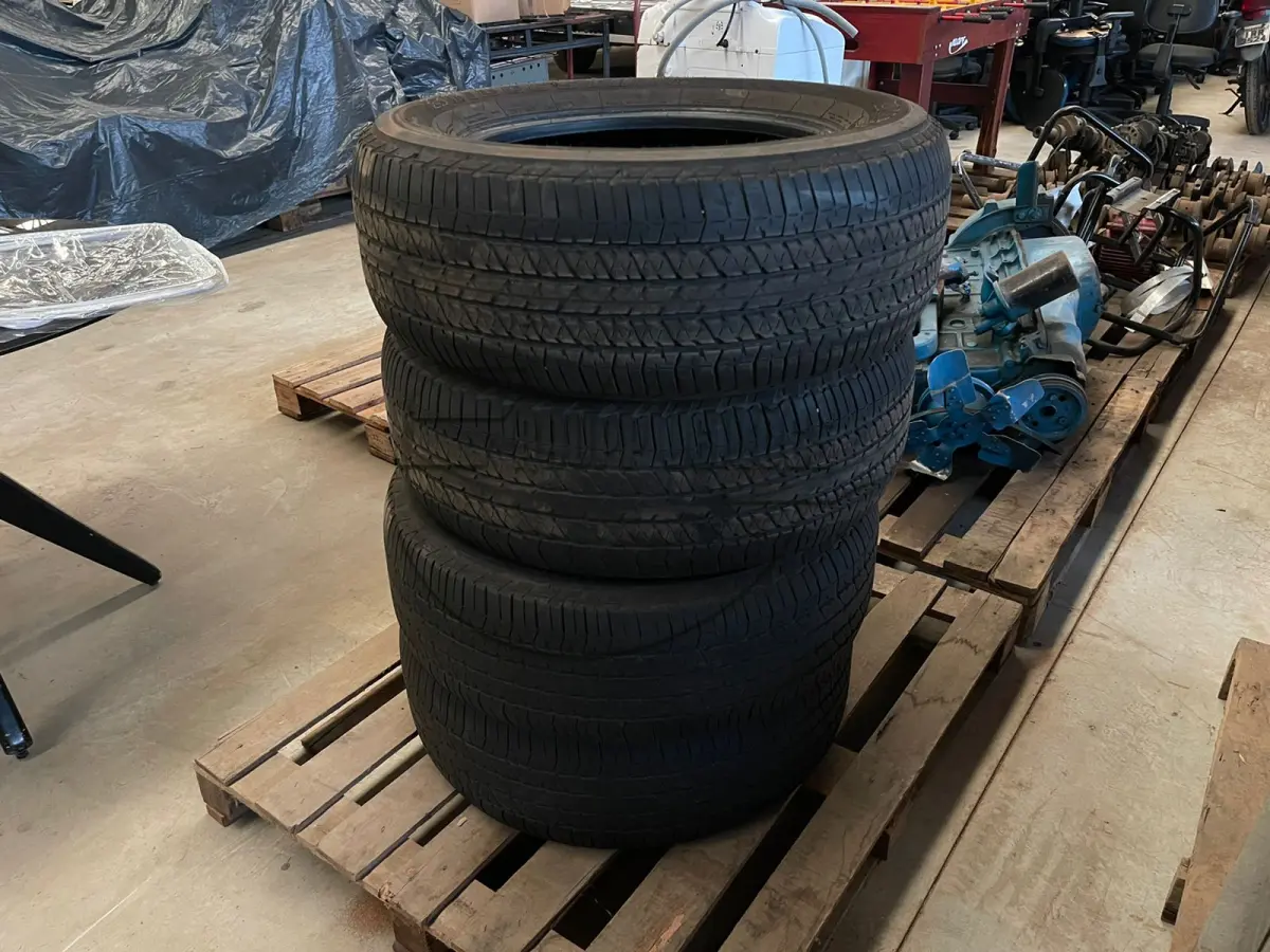 LOTE 012 - Quatro pneus
