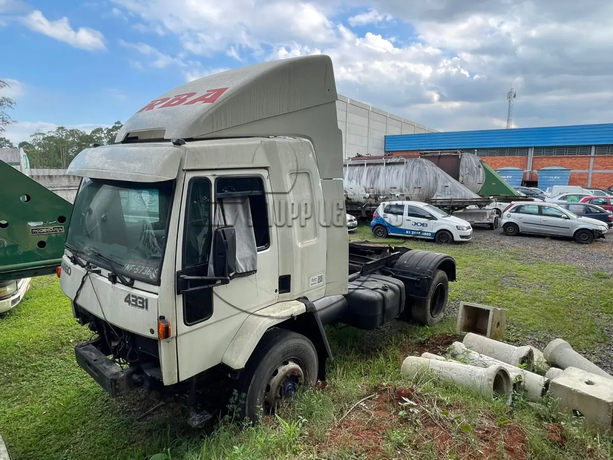 LOTE 017 - 02ª DATA | Um veículo Ford Cargo 4331S, ano 2005