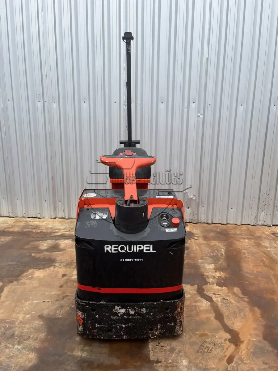 LOTE 002 - Um rebocador, modelo P30