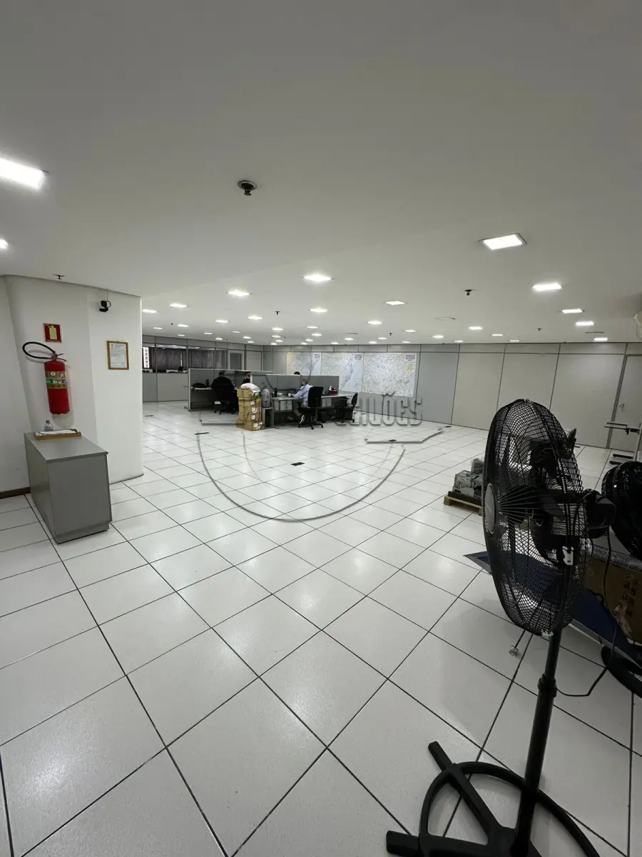 LOTE 019 - (PORTO ALEGRE/RS) Escritório 704, c/276,19m² + Box 35 + Box 36 + Box 37 + Box 38 do Centro Empresarial Farrapos, Rua Dr. Barros Cassal, nº 170/180