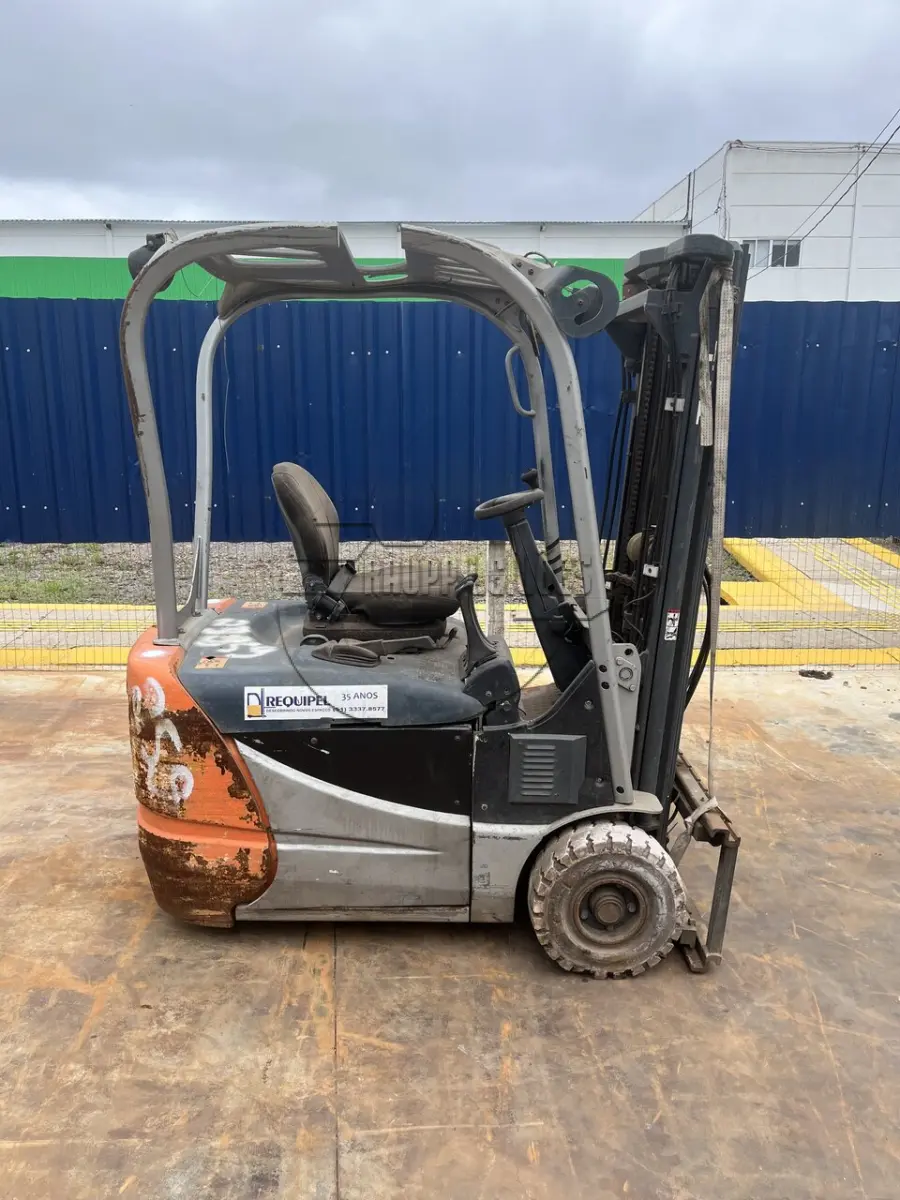 LOTE 015 - Uma empilhadeira elétrica, modelo RX50-16