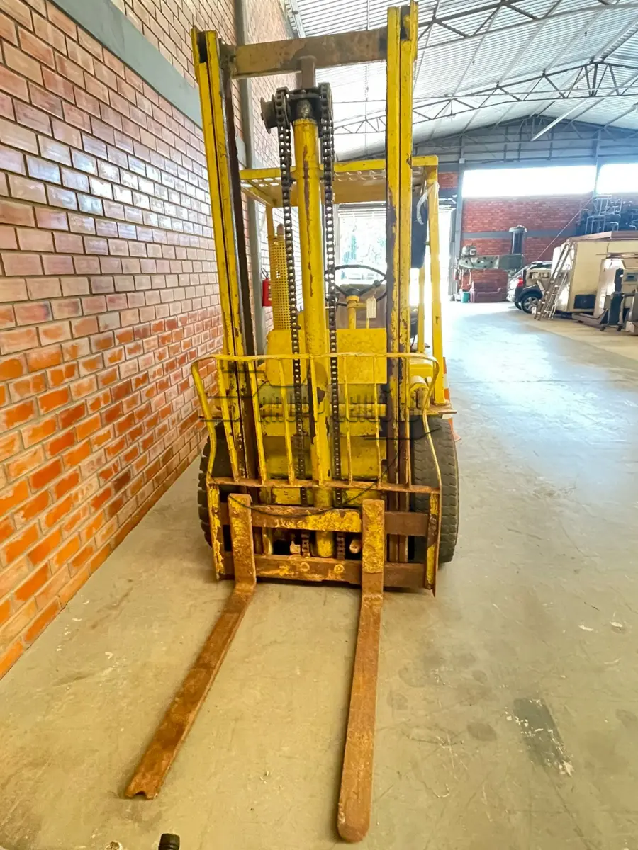 LOTE 005 - Uma empilhadeira marca Hyster, capacidade de 3 toneladas