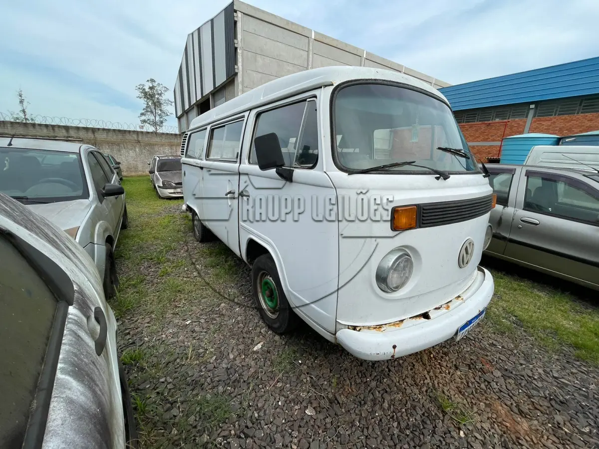 LOTE 014 - Um veículo VW/Kombi, ano/mod. 1999/1999