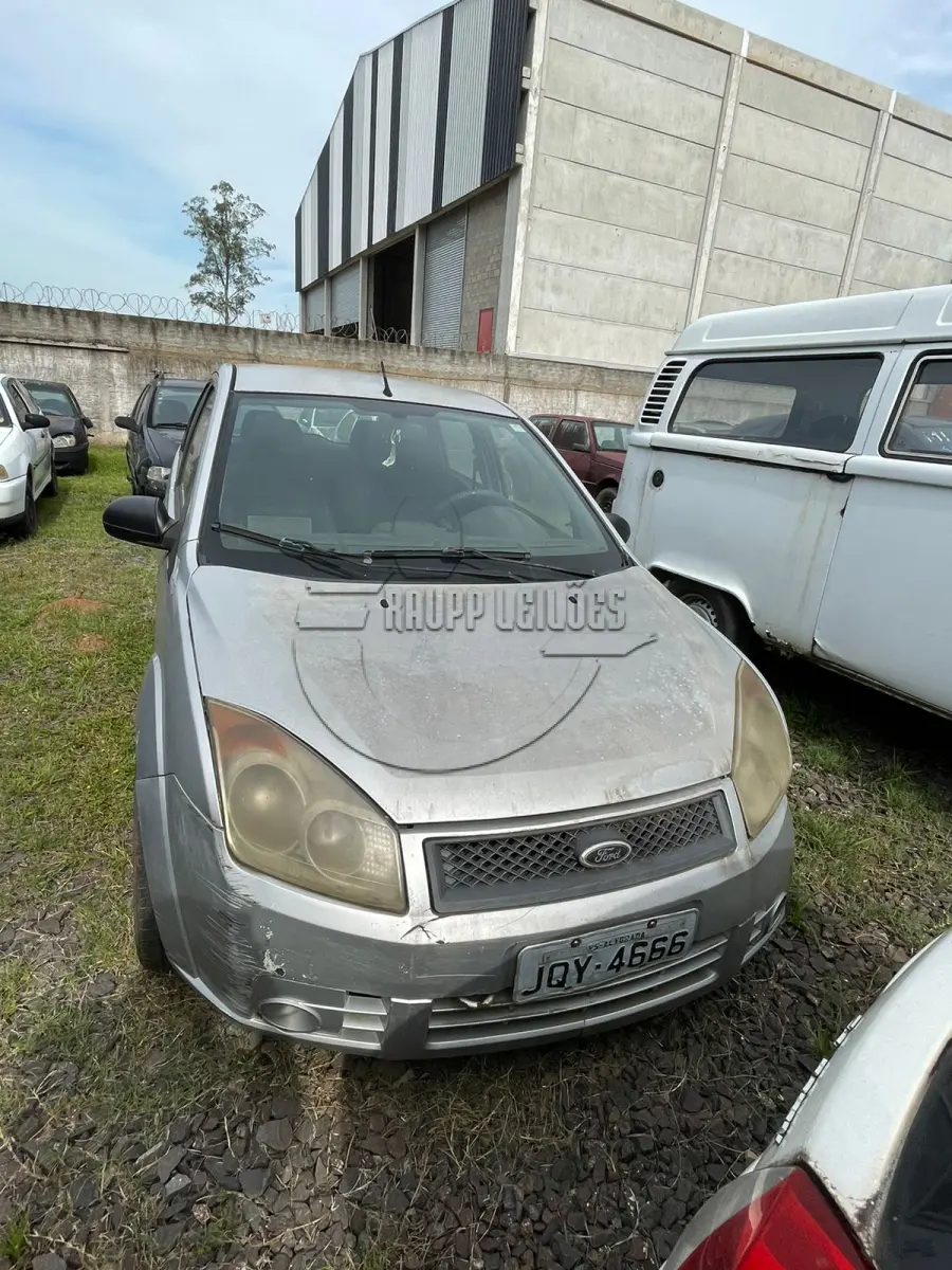 LOTE 015 - Um veículo marca Ford, modelo Fiesta, ano/mod. 2007/2008