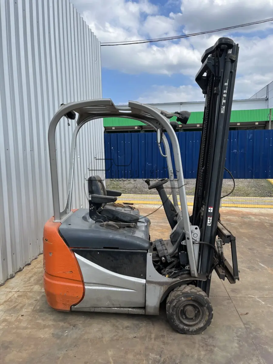 LOTE 006 - Uma empilhadeira elétrica, modelo Rx50-16
