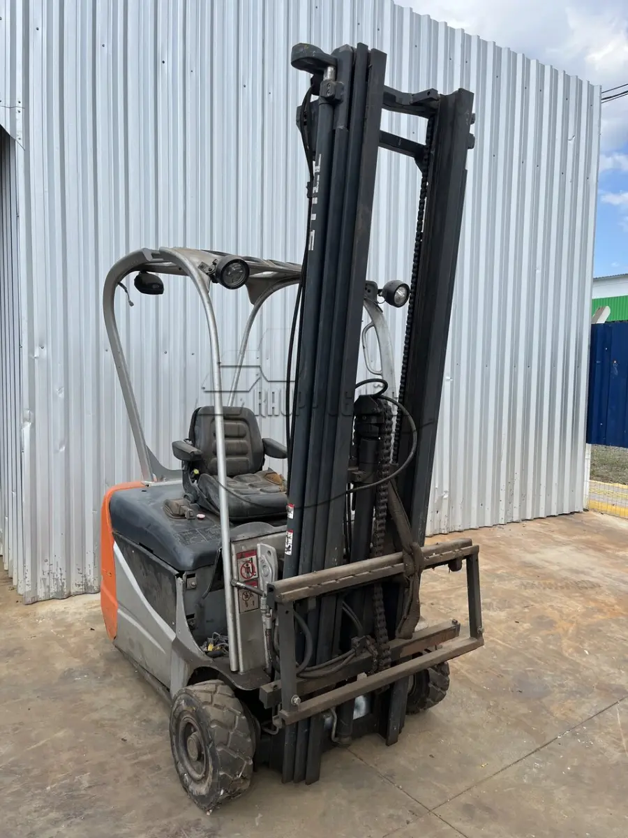LOTE 006 - Uma empilhadeira elétrica, modelo Rx50-16