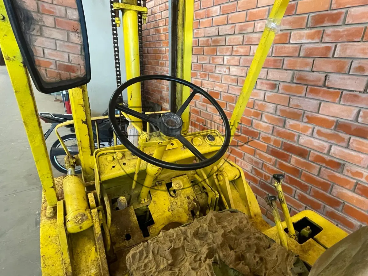 LOTE 005 - Uma empilhadeira marca Hyster, capacidade de 3 toneladas