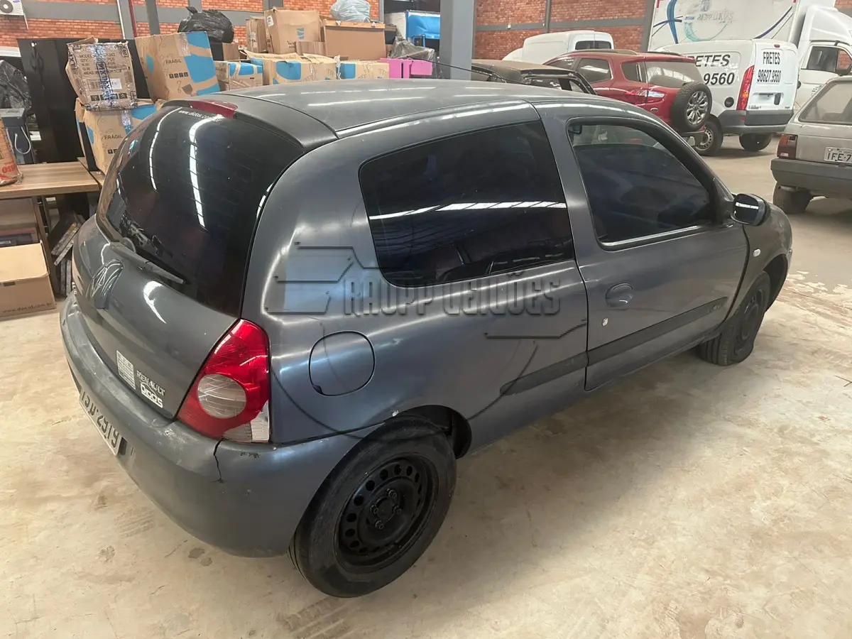 LOTE 013 - Um veículo Renault Clio, ano/modelo 2011/2011