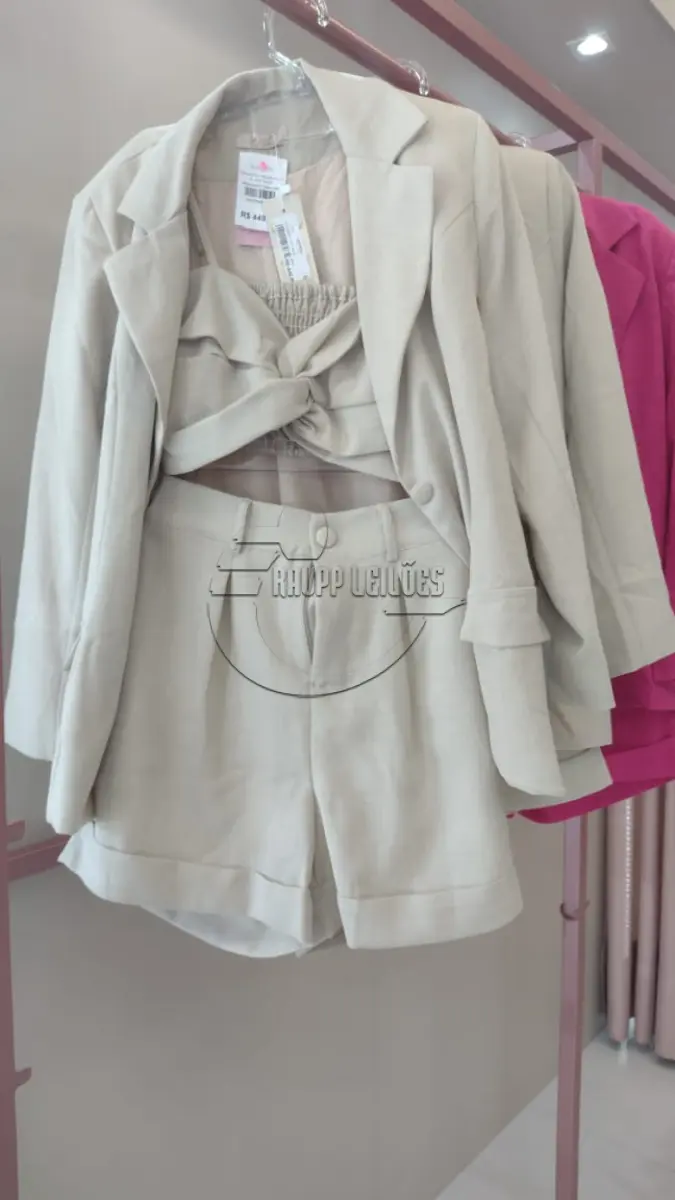 LOTE 009 - 02ª DATA | Diversas peças de roupas