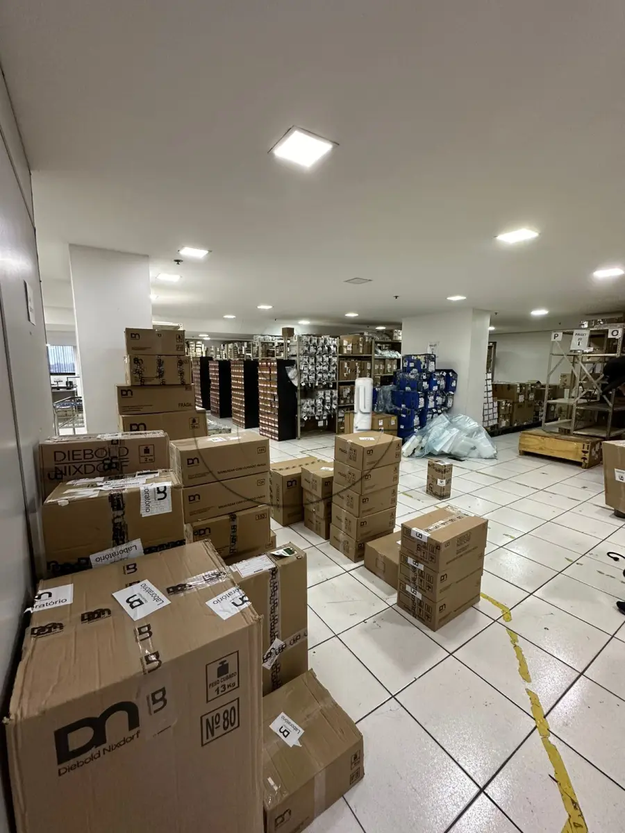 LOTE 018 - (PORTO ALEGRE/RS) Escritório 703, c/419,02m² + Box 29 + Box 30 + Box 31 + Box 32 do Centro Empresarial Farrapos, Rua Dr. Barros Cassal, nº 170/180
