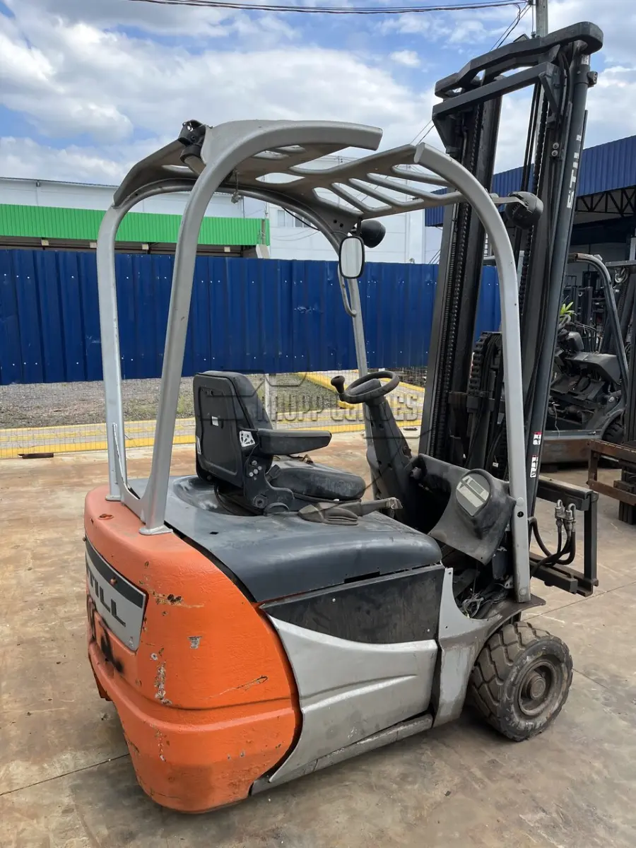 LOTE 006 - Uma empilhadeira elétrica, modelo Rx50-16