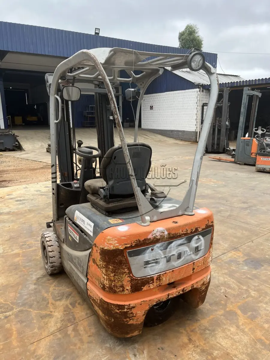 LOTE 015 - Uma empilhadeira elétrica, modelo RX50-16