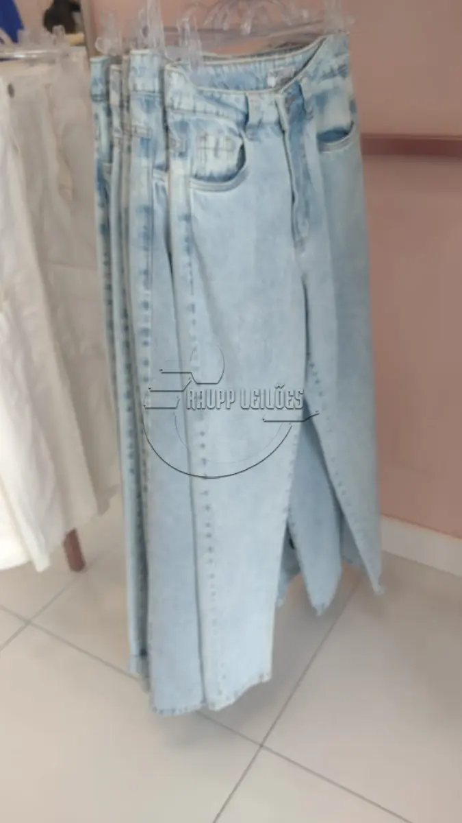 LOTE 009 - 02ª DATA | Diversas peças de roupas
