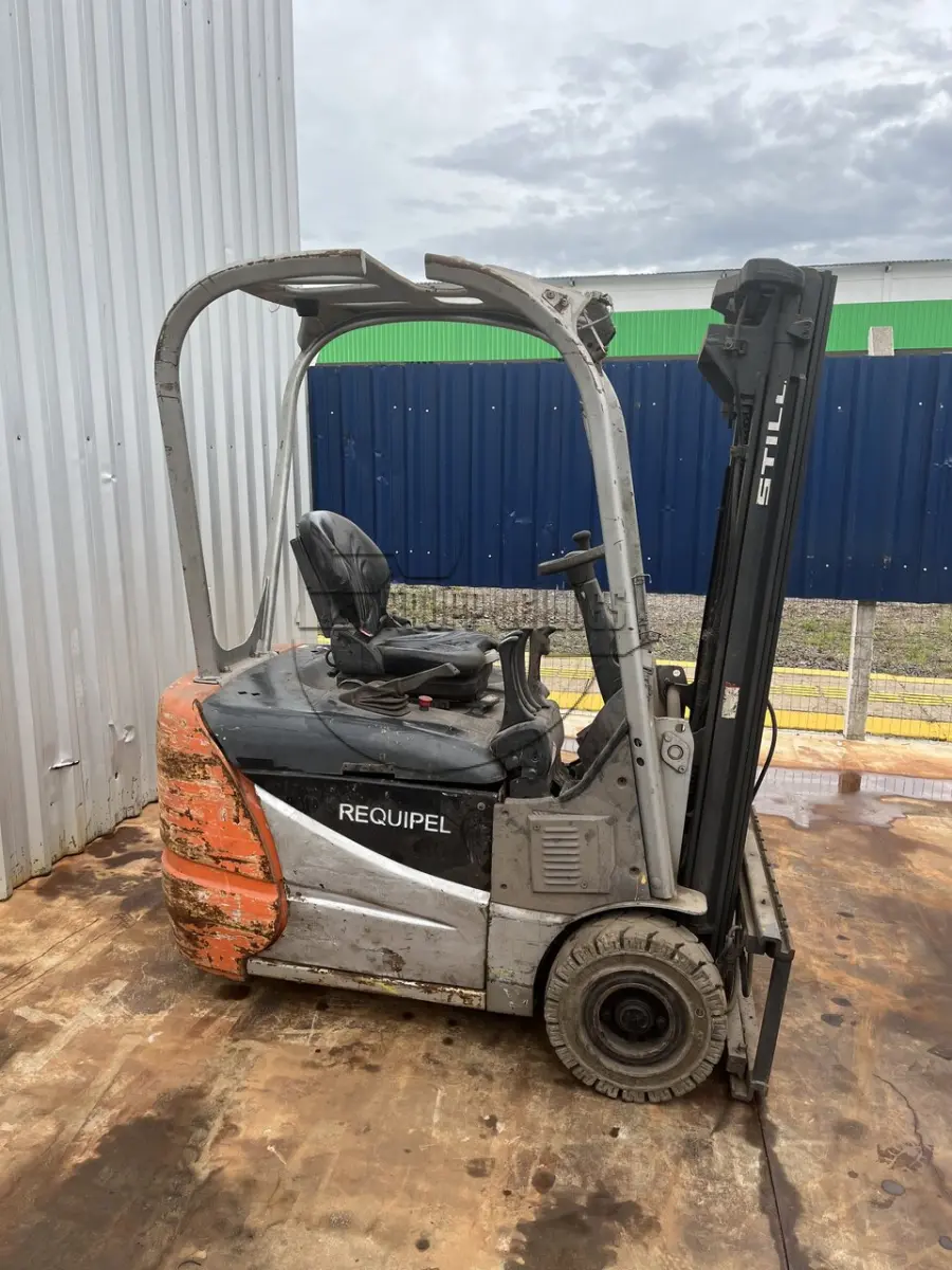 LOTE 003 - Uma empilhadeira elétrica, modelo Rx50-16