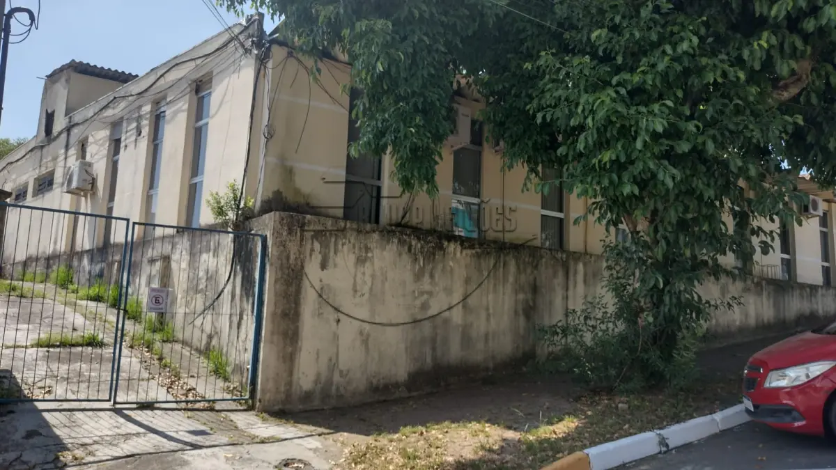 LOTE 002 - (GRAVATAÍ/RS) Um terreno de 2.335,45m², c/ benfeitorias de aprox. 1.700m² - Bairro Centro (ANTIGA SEDE DA SMAT)