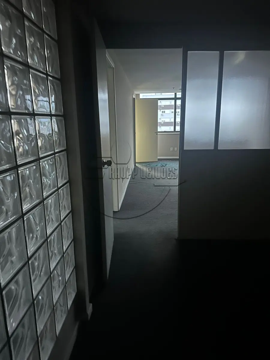 LOTE 020 - (PORTO ALEGRE/RS) Escritório 903, c/842,34m² + Box 33 + Box 34 + Box 39 + Box 40 + Box 42 do Centro Empresarial Farrapos, Rua Dr. Barros Cassal, nº 170/180