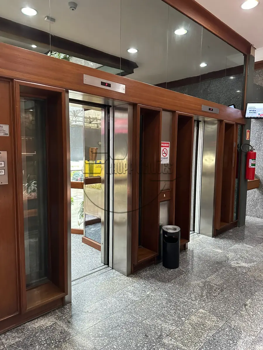 LOTE 004 - (PORTO ALEGRE/RS) Sala 401, c/36,80m² + Box 87 do Ed. Royal Center, na Rua Dom Pedro II
