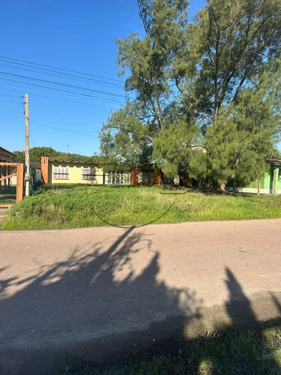 LOTE 001 - 02ª DATA | (CIDREIRA/RS) Um terreno de 486,00m², c/ benfeitorias de 158,60m², em Cidreira/RS