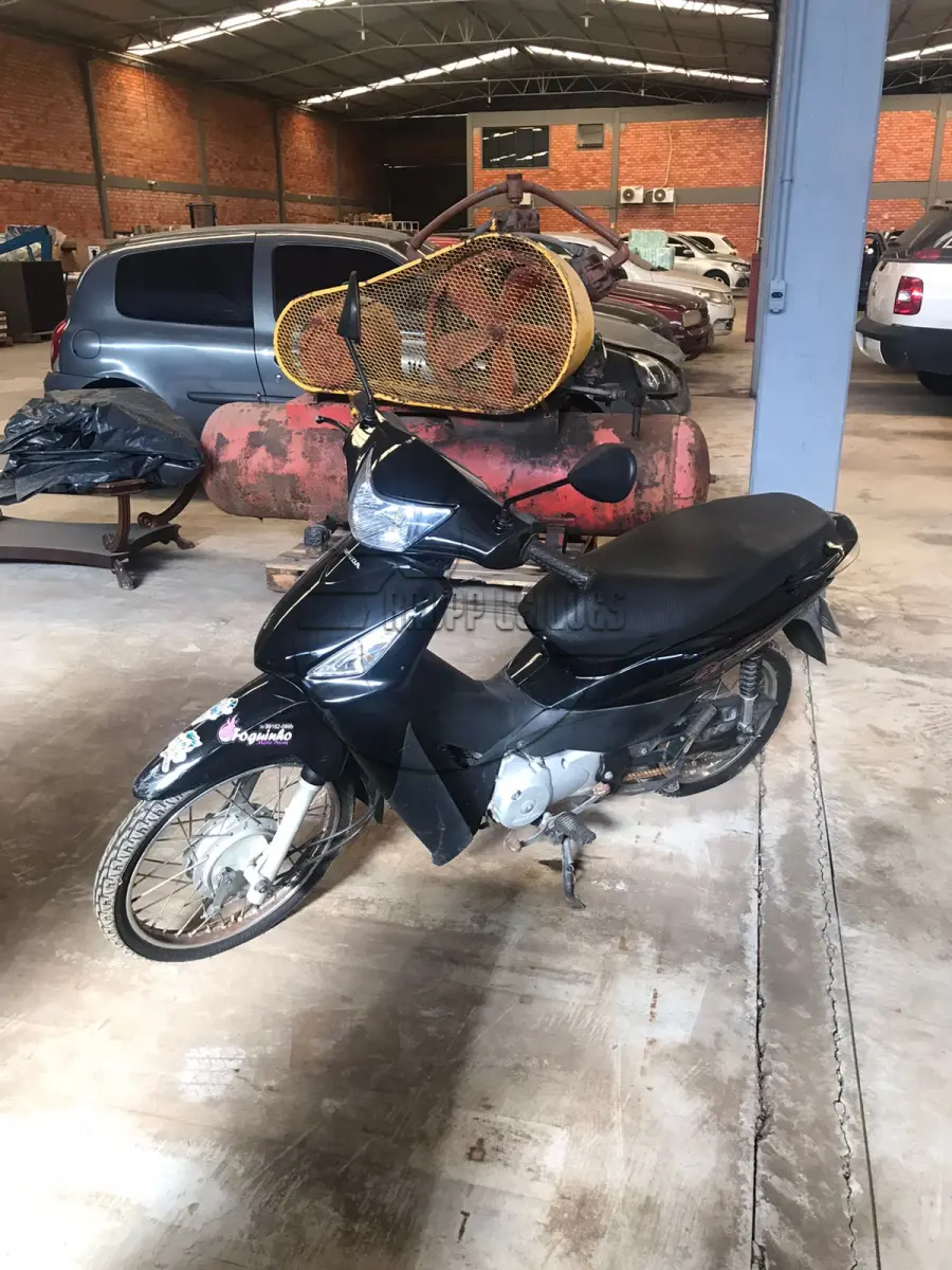 LOTE 012 - Uma motocicleta Honda/BIZ 125 ES, ano/modelo 2010/2010