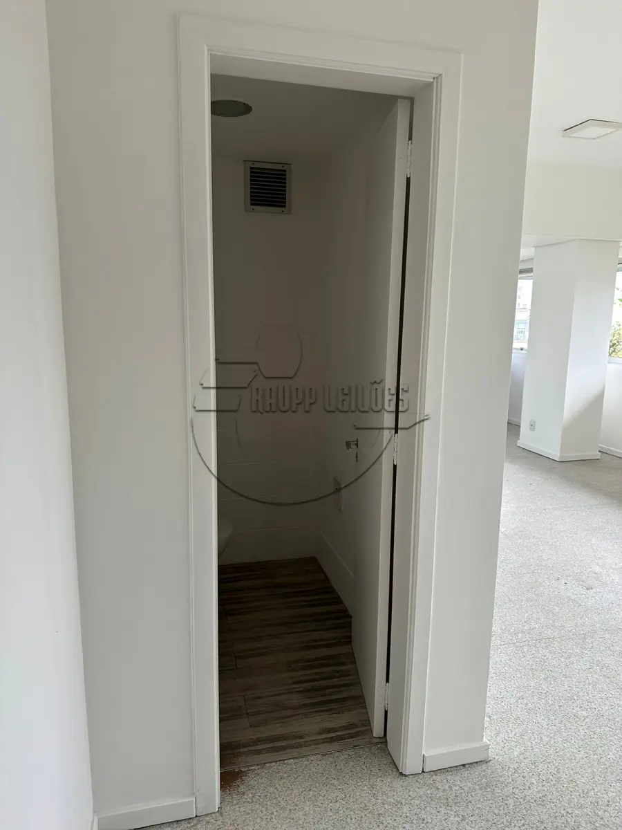 LOTE 015 - (PORTO ALEGRE/RS) Sala 507, c/43,50m² + Box 14 do Ed. Royal Center, na Rua Dom Pedro II