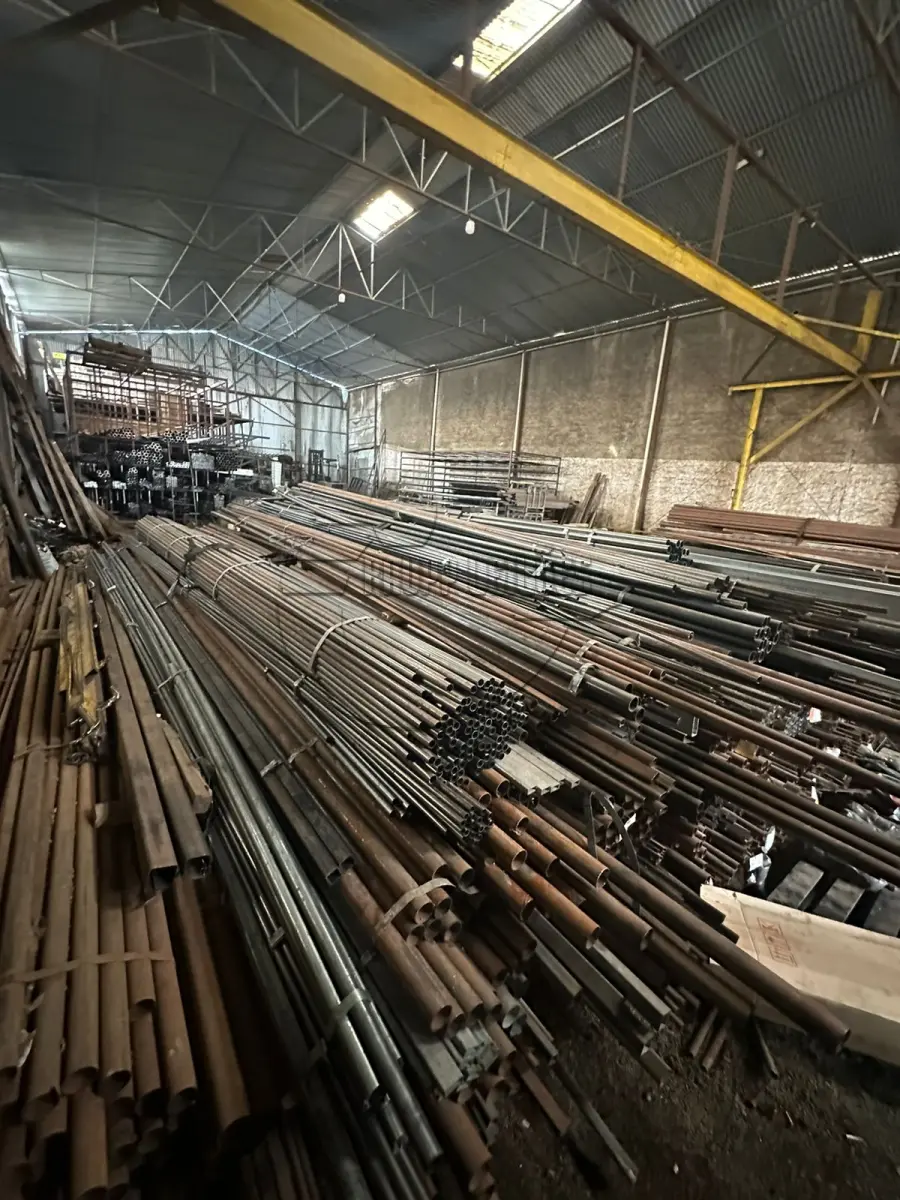 LOTE 019 - 27,5 toneladas de ferro do tipo metalon
