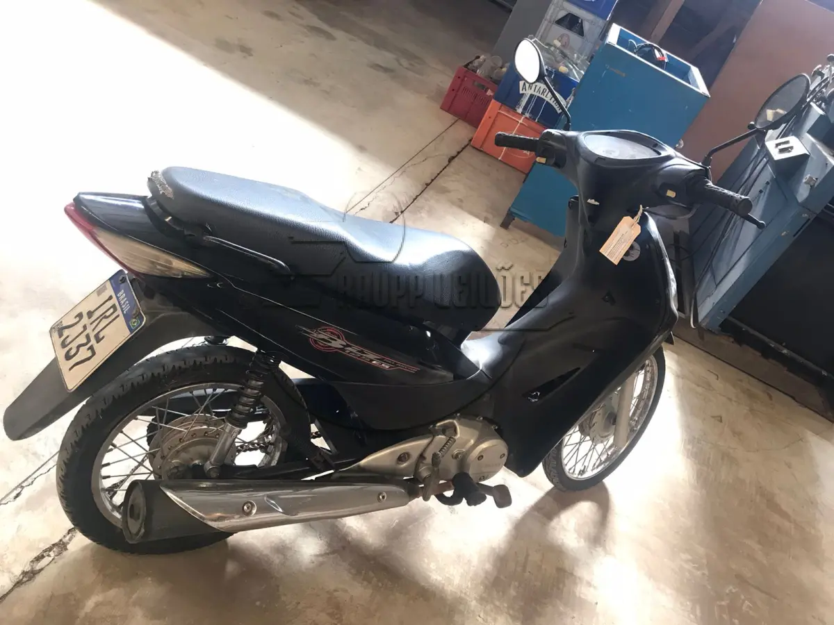 LOTE 012 - Uma motocicleta Honda/BIZ 125 ES, ano/modelo 2010/2010