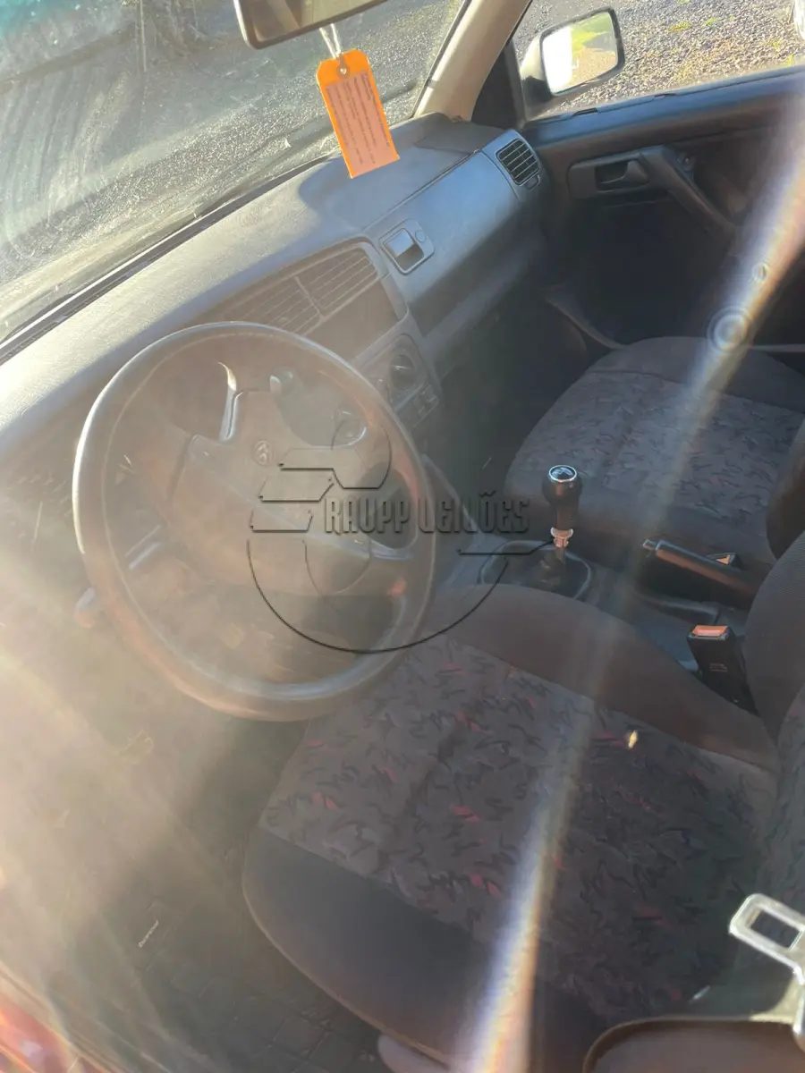 LOTE 008 - 02ª DATA | Um veículo IMP/VW GOLF GL, ano/mod. 1995/1995